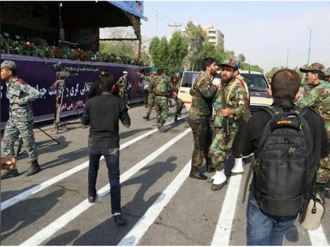 2 nhóm nhận tấn công diễu binh Iran, Mỹ nói không liên quan