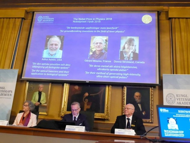 3 nhà khoa học Mỹ-Pháp-Canada chia nhau giải Nobel Vật lý