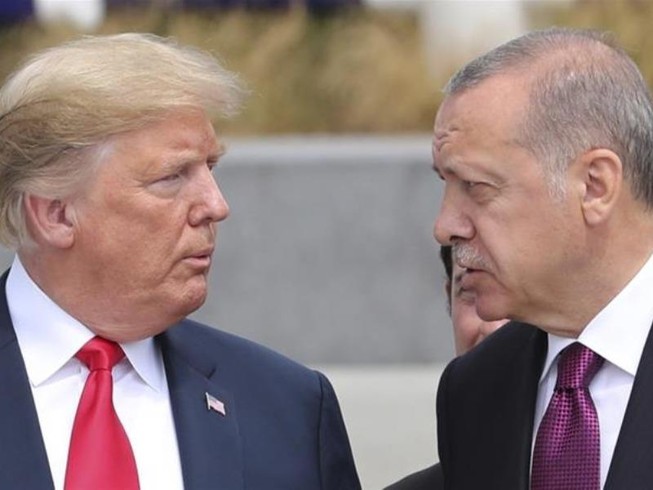 Ông Trump vừa đấm vừa xoa ông Erdogan