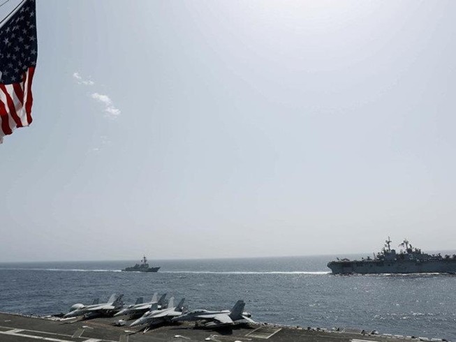 Tàu sân bay, tàu chiến Mỹ tập trận gần Iran