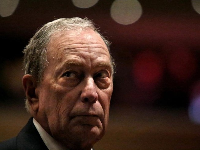 Bloomberg - sức mạnh cả đảng Dân chủ lẫn ông Trump phải e dè