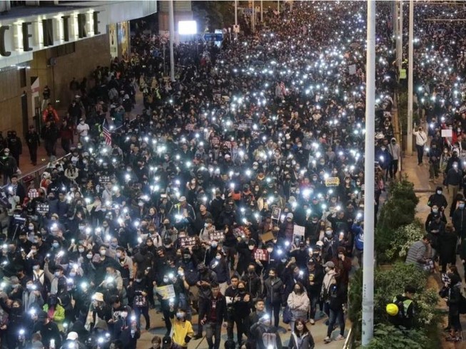 Hong Kong: 800.000 người xuống đường kỷ niệm nửa năm biểu tình