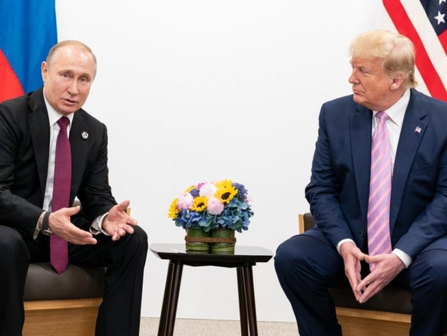 Tổng thống Nga Vladimir Putin (trái) và Tổng thống Mỹ Donald Trump. Ảnh: REUTERS