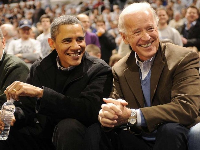 Ông Obama (trái) và ông Biden (phải) thời còn làm việc chung. Ảnh: GETTY IMAGES