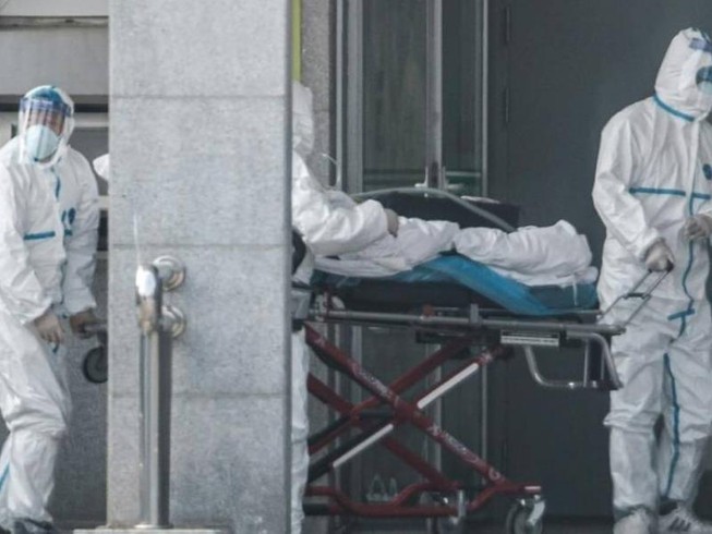 Chăm sóc bệnh nhân nhiễm virus Vũ Hán, tại Vũ Hán (Trung Quốc). Ảnh: AFP