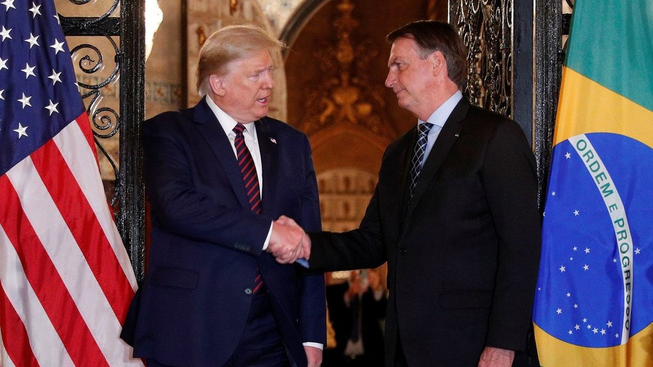 Tổng thống Brazil Jair Bolsonaro trong chuyến thăm Mỹ và được Tổng thống Mỹ Donald Trump đón tiếp thân mật ngày 7-3. Ảnh: WASHINGTON POST