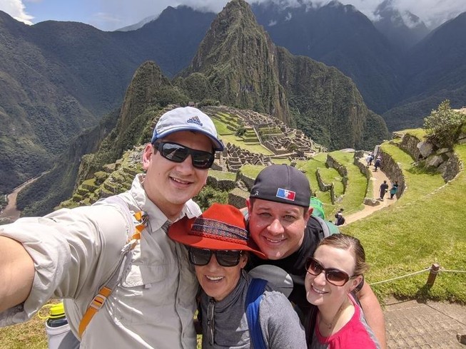 Thầy giáo Collin Reichert (trái) sang Peru công tác tuần trước và không về được vì nước này cấm bay chống dịch COVID-19. Ảnh: COLLIN REICHERT