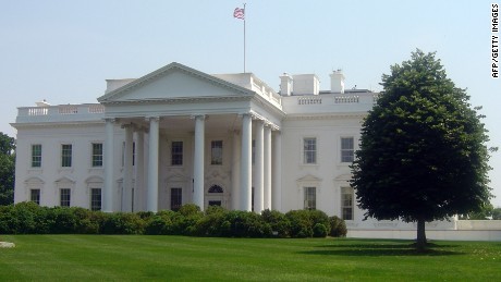 Một người phục vụ Tổng thống Trump tại Nhà Trắng nhiễm COVID-19. Ảnh: CNN