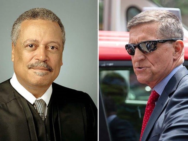Thẩm phán Emmet Sullivan (trái) và cựu Cố vấn an ninh quốc gia Michael Flynn (phải). Ảnh: THE HILL