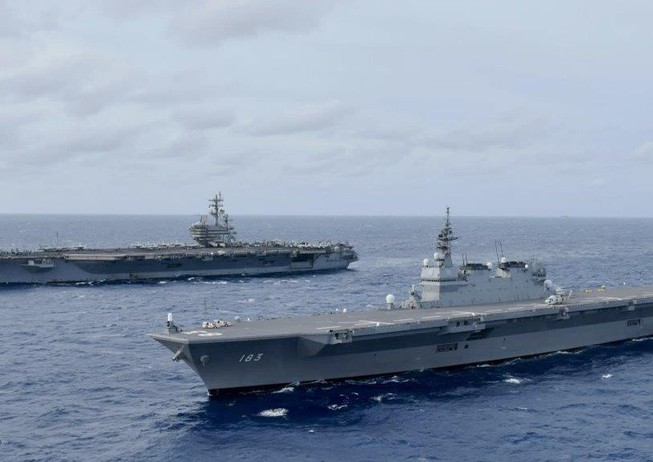 Tàu sân bay Mỹ và tàu trực thăng Nhật một lần đến biển Đông.