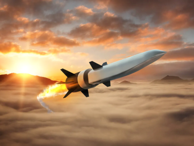 Hình ảnh mô phỏng tên lửa siêu thanh HAWC do tập đoàn quốc phòng Raytheon sản xuất. Ảnh: RAYTHEON/TWITTER
