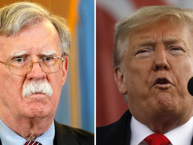 Cố vấn an ninh quốc gia John Bolton (trái) và Tổng thống Donald Trump (phải).