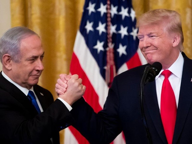 Tổng thống Israel Benjamin Netayahu (trái) và Tổng thống Mỹ Donald Trump tại Nhà Trắng.