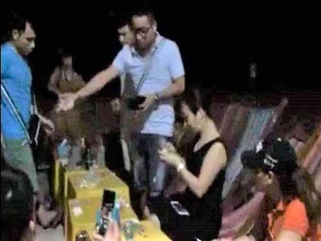 Phạt chủ quán 'chặt chém' du khách 500.000 đồng tiền ghế ngồi