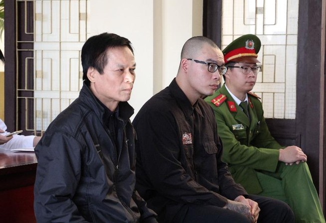 Hoãn xử vụ cha con cựu đại tá công an đánh vợ chồng anh ruột