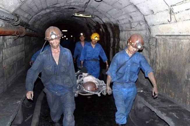 Bục túi nước mỏ than, hai công nhân thương vong