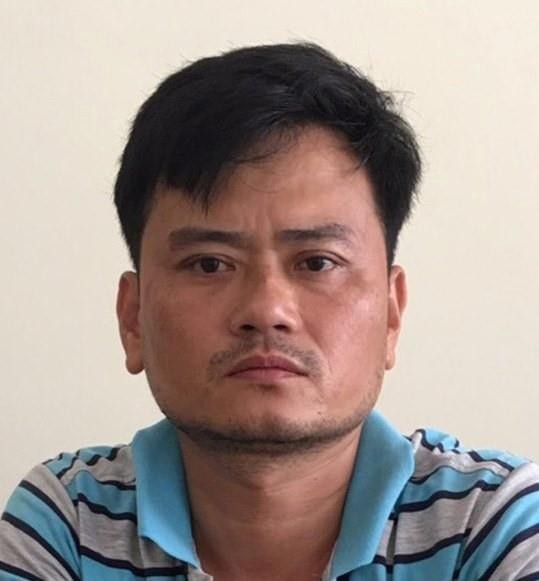 Thợ mộc tấn công vợ chồng hàng xóm bằng dùi đục