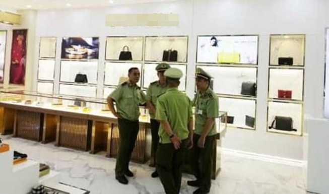 Cửa hàng phục vụ 'tour 0 đồng' bán hàng hiệu nghi nhái