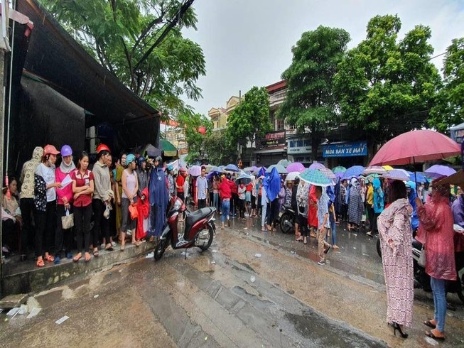 Ứng ngân sách chi trả cho hơn 2.000 công nhân da giày mất việc