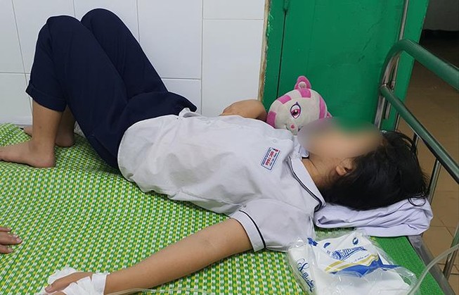 Hơn 40 học sinh ngộ độc sau khi uống nước giải khát
