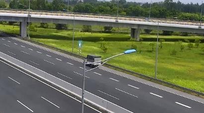 Phạt nữ tài xế lái xe tải chạy lùi trên cao tốc 17 triệu đồng