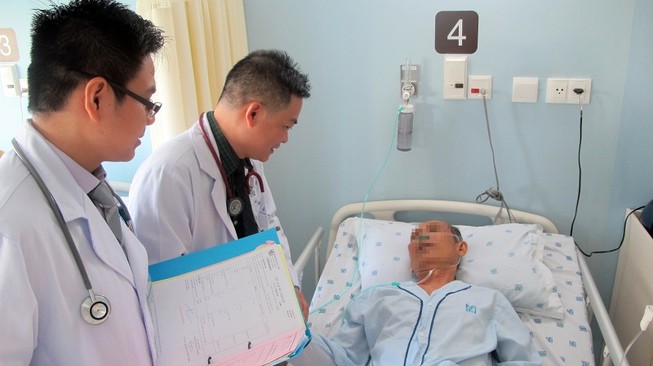 Cắn răng xin về vì nhà nghèo, không có bảo hiểm y tế