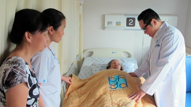 Cụ bà 91 tự 'giam mình' 10 năm vì nghĩ mình bị bệnh lạ