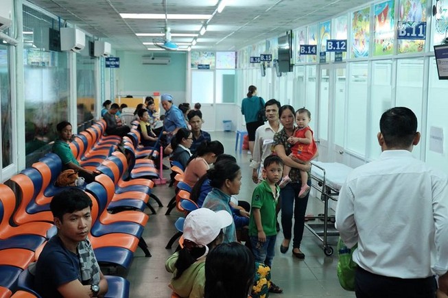 Ồ ạt đưa con đi cắt bao quy đầu