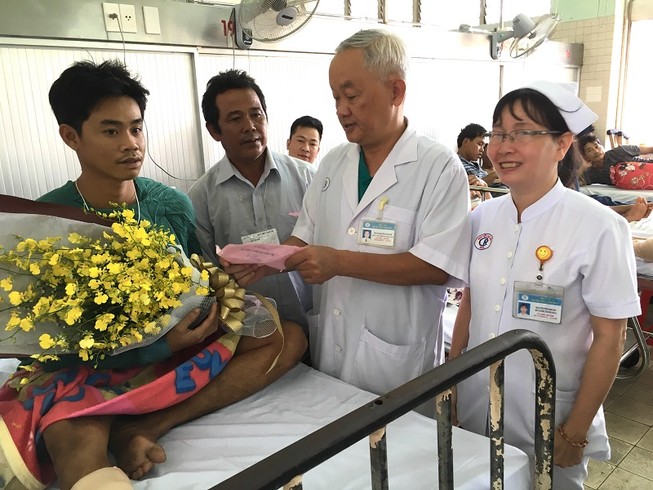 Sức khỏe của ngư dân tàu Bình Định bị tàu lạ bắn