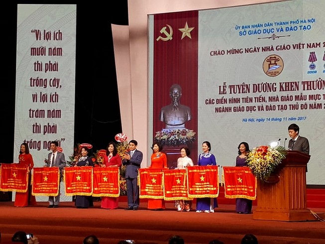 Ông Nguyễn Đức Chung tuyên dương nhà giáo điển hình HN