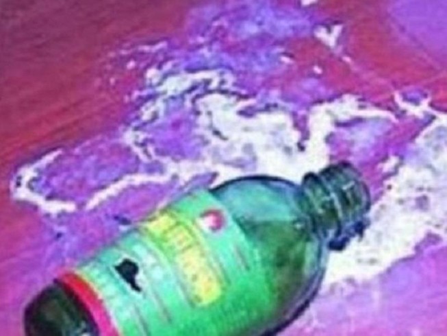 Mẹ bầu uống thuốc diệt cỏ hại chết con trong bụng