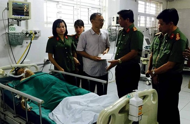 Cảnh sát bị tấn công khi khám nhà nghi can buôn ma túy