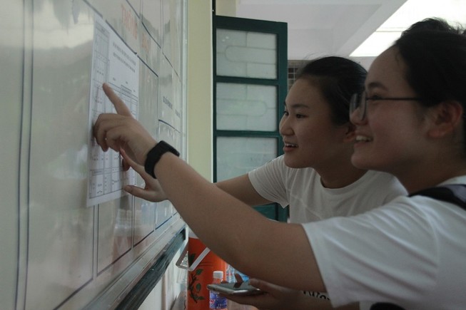 925.000 sĩ tử bắt đầu làm thủ tục kỳ thi lớn nhất năm