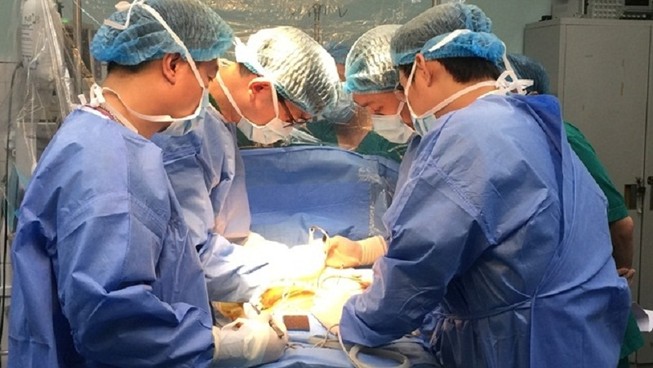Ghép gan cứu sống 2 bé trai xơ gan giai đoạn cuối