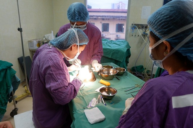 Tạo hình miễn phí cho cô gái trẻ 22 năm không có âm đạo