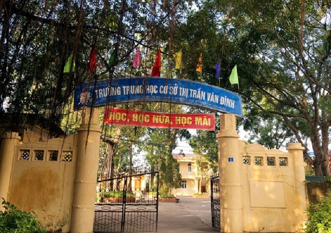 Cô giáo bị tố đánh học sinh gãy răng