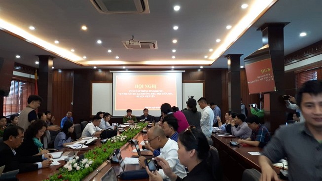 Thầy giáo chỉ sờ mông, sờ đùi nên chưa xem là dâm ô