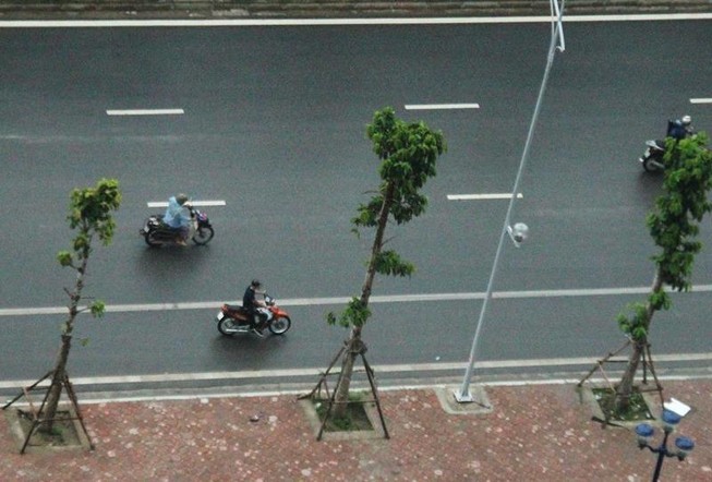 Hà Nội bất ngờ mát mẻ trước giờ sĩ tử làm thủ tục thi THPT