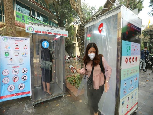 Dịch COVID-19: Bộ Y tế khuyến cáo không dùng buồng khử khuẩn