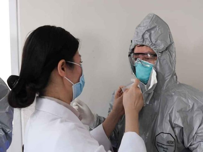 Thêm 3 ca mắc từ nước ngoài về, Việt Nam có 222 ca COVID-19