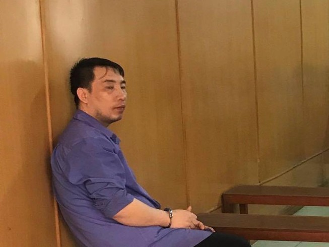 Cầm chìa khóa bạn bỏ quên, quay lại nhà bạn... trộm đồ