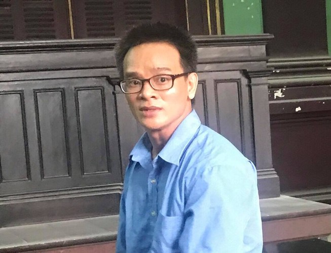 Kẻ cuồng si giết con gái giáo sư nổi quạu tại tòa