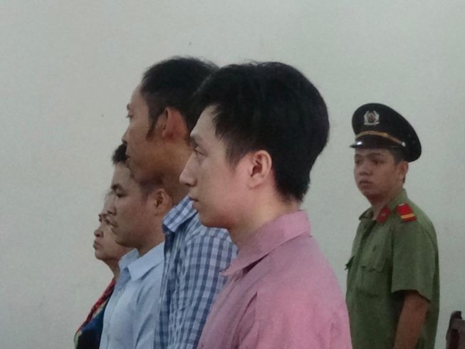 Nhân viên trường cao đẳng bán bằng giả của... trường