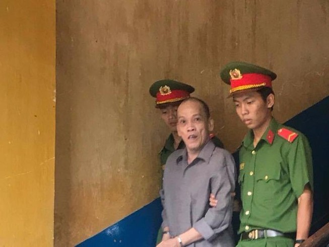 Bị truy sát vì chửi hàng xóm say rượu