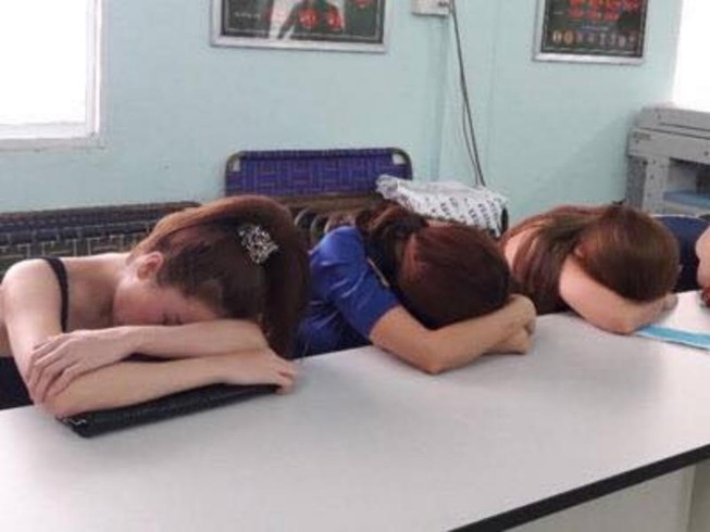 Các 'tú bà' hoa khôi đường dây bán dâm ngàn đô hầu tòa