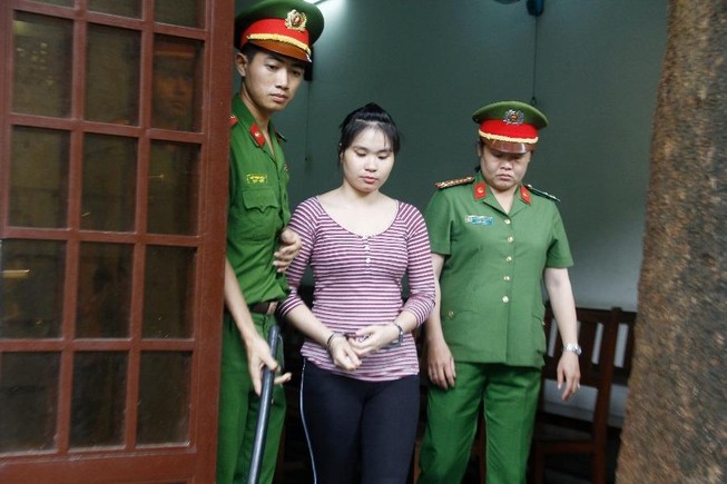 Bị can ngăn tự tử, vợ quay sang giết chồng