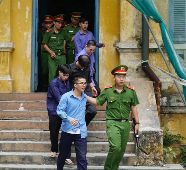Đề nghị phạt cựu CSGT kêu côn đồ đánh người 11-13 năm tù