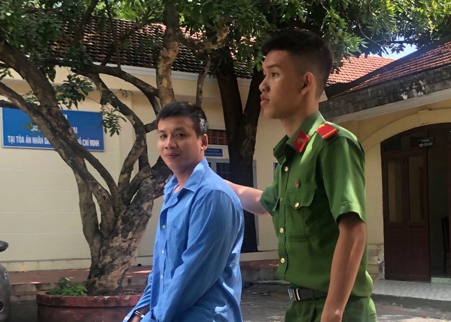 Nhậu xong, trộm cả xe ô tô tải đầy nước ngọt chở về quê