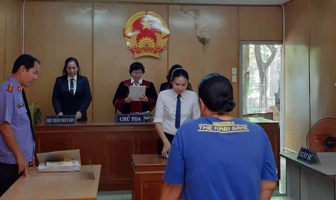 Nữ giám đốc có chồng ngoại đoạt tiền tỉ ra toà kêu phá sản