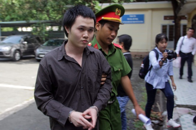 Xử 'tú ông' môi giới bán dâm cho á hậu ngàn đô